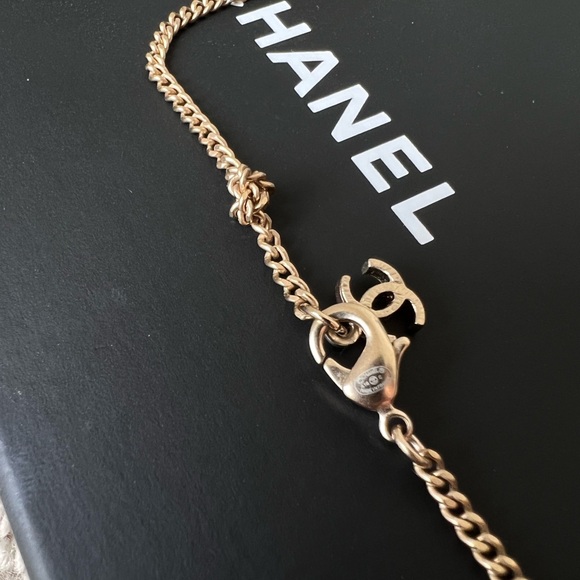 CHANEL Antique Gold Flower Necklace - Picture 5 of 7